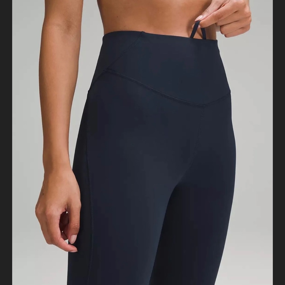 NWT Lululemon Base Pace HR Tight 25" True Navy - Picture 4 of 5